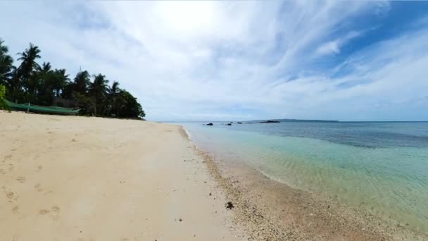Sandstrand Mit Kristallklarem Wasser Blauer Himmel Und Wolken Santa Insel — Stockvideo