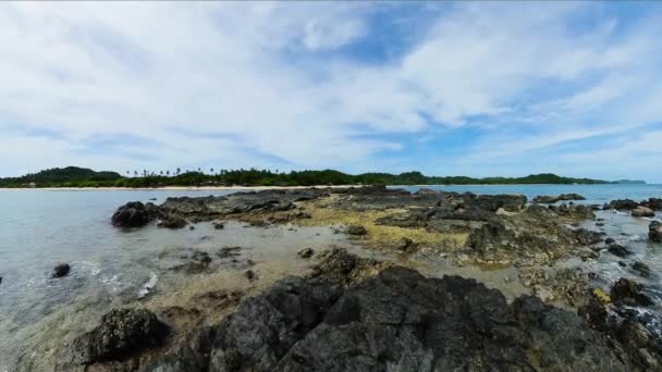 Felsen Mit Meereswellen Küstengebiet Von Santa Insel Tablas Romblon Philippinen — Stockvideo