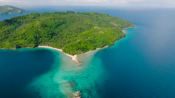 蓝海和小白沙滩上的阿拉德岛的俯瞰图 Romblon 菲律宾 — 图库视频影像