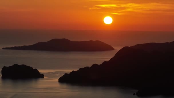 Krásná Scenérie Tropických Ostrovů Moře Červeně Oranžovým Výhledem Západ Slunce — Stock video