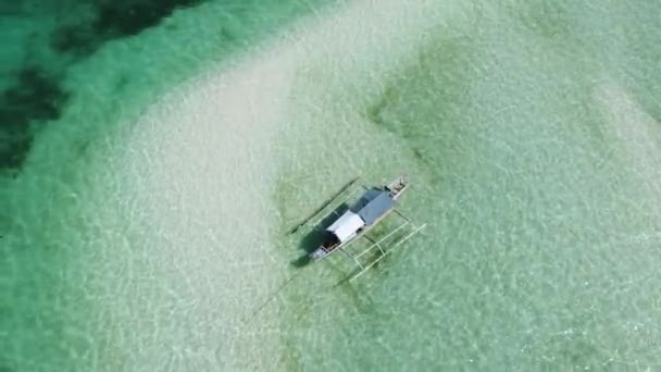 Top View Boat Floating Clear Turquoise Water Samal Davao Philippines — Stock Video