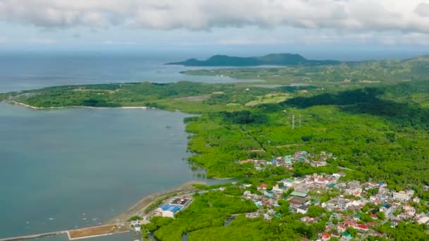Πανόραμα Άποψη Του Looc Poblacion Κατοικημένη Περιοχή Και Καταπράσινο Δάσος — Αρχείο Βίντεο
