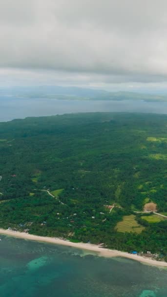 カラバオ島の空中ビュー サンノゼ砂浜 ロムブロン フィリピン 垂直ビュー — ストック動画