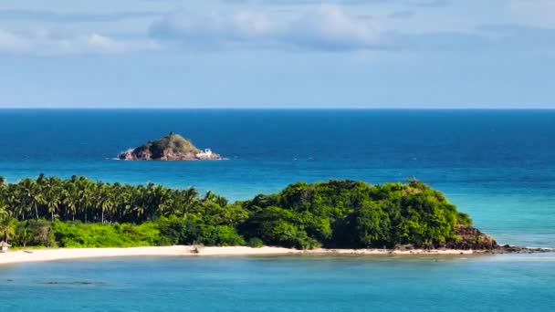 Wyspa Cabangajan Białą Plażą Wyspą Pez Falami Błękitnym Morzem Santa — Wideo stockowe