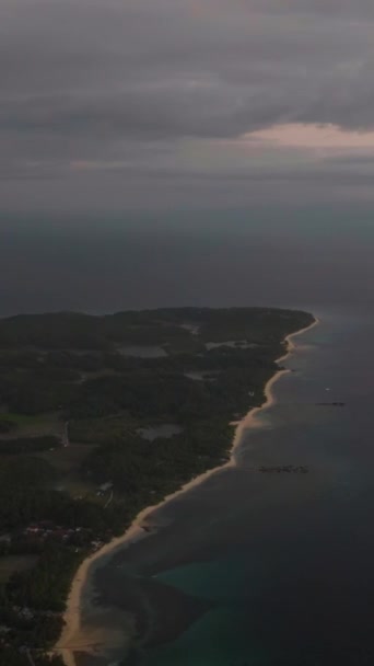 Linia Brzegowa Piaszczystą Plażą Turkusową Wodą Zmierzchu Santa Tablas Romblon — Wideo stockowe