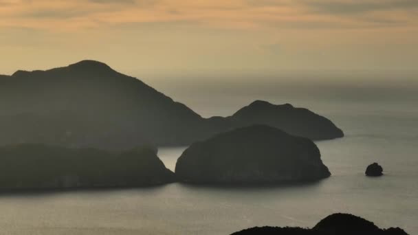 Nuages Crépusculaires Milieux Dans Les Îles Les Îlots Nido Palawan — Video