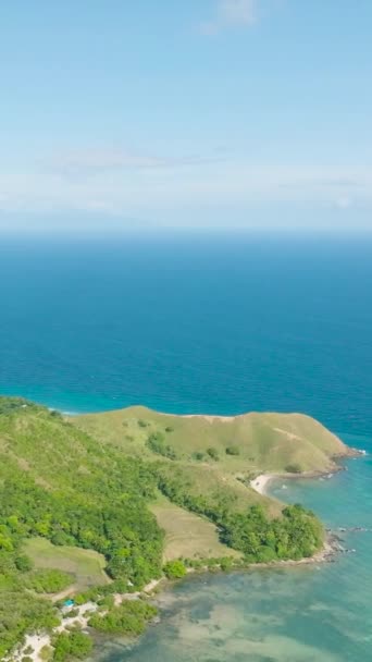 Tropikalny Krajobraz Wyspy Otoczony Turkusową Wodą Morską Santa Tablas Romblon — Wideo stockowe