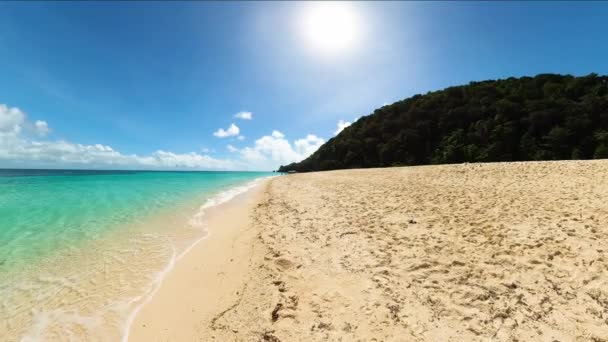 Пляж Пука Белым Песком Прибрежными Волнами Остров Боракай Филиппины — стоковое видео