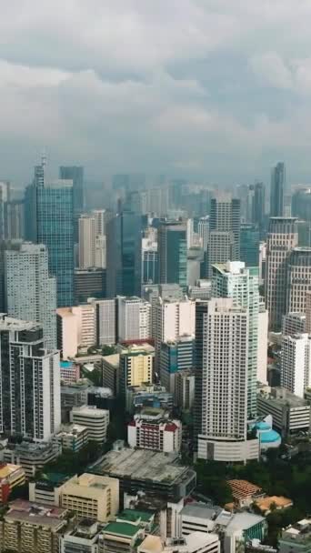 Makati Skyline Zakelijke Gebouwen Flatgebouwen Metro Manilla Cityscape Filippijnen Verticaal — Stockvideo