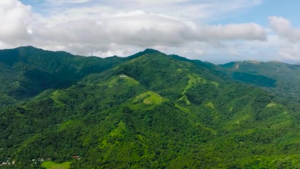 Vadisi Yeşil Tepeleri Olan Dağ Manzarası San Agustin Tablas Adası — Stok video