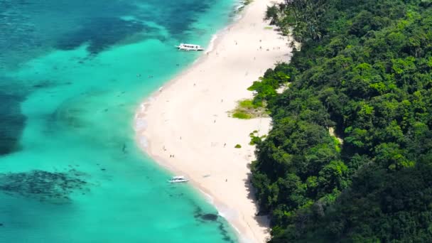 プカシェルビーチの白い砂の上にターコイズの海水と波 ボラカイ フィリピン — ストック動画