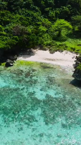 Ηλιακή Αντανάκλαση Καθαρά Γαλαζοπράσινα Νερά Κοράλλια Αμμώδη Παραλία Στο Boracay — Αρχείο Βίντεο