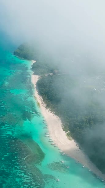 Wolken Puka Shell Beach Met Wit Zand Turquoise Zeewater Boracay — Stockvideo