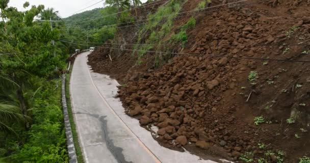 Şiddetli Sağanak Yağış Nedeniyle Toprak Kayalar Otoyolu Kapatıyor Filipinler — Stok video