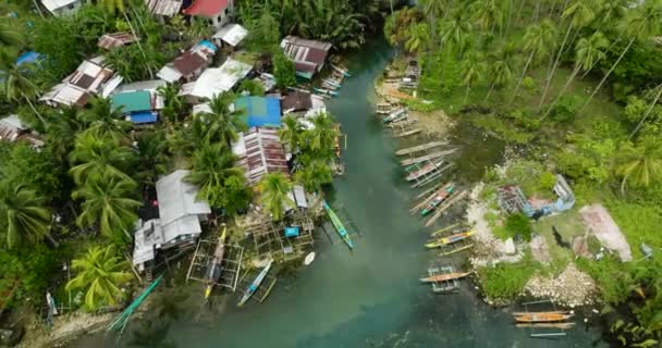 Barcos Pesqueros Tradicionales Flotando Sobre Bogac Cold Spring Surigao Del — Vídeos de Stock