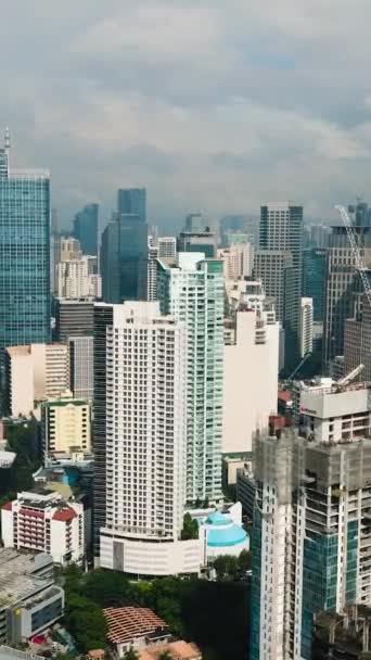 Макати Сити Высотные Здания Skyline Метро Манилы Филиппины Вертикальный Вид — стоковое видео
