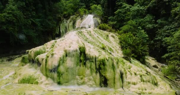 Drohne Der Natürlichen Heißen Quelle Bilawa Wasserfall Maco Davao Oro — Stockvideo
