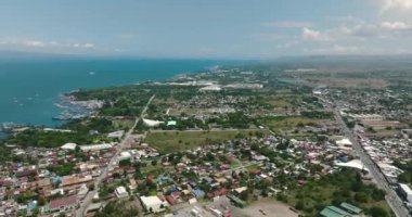 General Santos City 'nin en iyi manzarası. Gündüz vakti modern ve iş binası. Mindanao, Filipinler. Şehir manzarası.