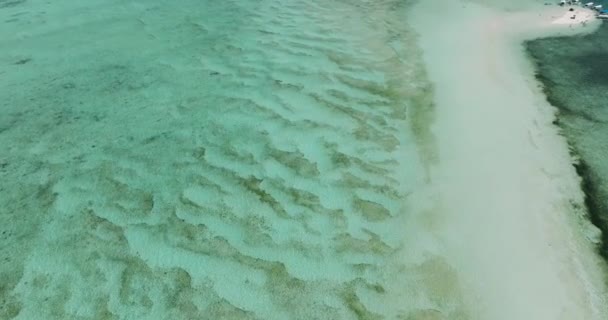 Turkoois Zeewater Met Wit Zand Oceaanbodem Sandbar Met Boten Golven — Stockvideo