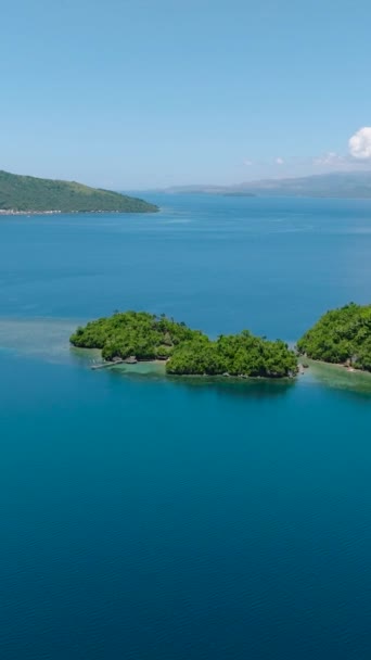 热带蓝海蓝天乌云 空中景观 菲律宾棉兰老岛 纵向观点 — 图库视频影像