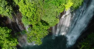 Tinago Şelalesi 'nin yukarıdan aşağı görüntüsü. Lanao del Norte. Mindanao, Filipinler.