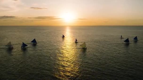 Sunset Sailing Boracay Scénická Krajina Lodí Protékajících Mořem Filipíny — Stock video