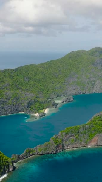 Vista Aérea Isla Tapiután Isla Matinloc Con Mar Azul Nido — Vídeos de Stock
