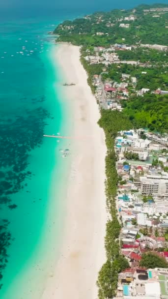 Здания Белый Песчаный Пляж Бирюзовой Водой Боракае Вид Сверху Филиппины — стоковое видео