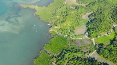 Ada manzaralı tarım arazisi. Santa Fe, Tablas, Romblon. Filipinler.