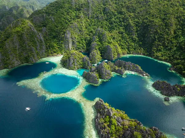 stock image Green Lagoon and Twin Lagoon with tourist boats and limestone rocks. Coron, Palawan. Philippines.