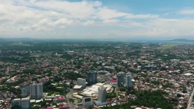 Küresel olarak yaşanabilir şehrin kuş bakışı görüntüsü. Davao, Filipinler.