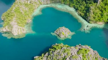 Palawan, Coron 'daki Pukaway Lagoon ve Kayangan Gölü. Filipinler.