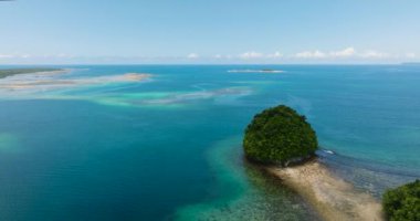 Britanya Adaları Adaları Grubu 'nun hava görüntüsü. Surigao del Sur, Filipinler.