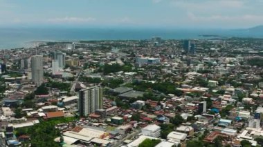 Davao City 'nin göz kamaştırıcı manzarası. Mindanao, Filipinler.