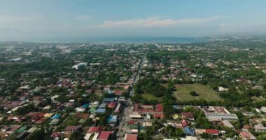 Son derece kentleşmiş bir şehir. General Santos Şehri. Mindanao, Filipinler. Hava aracı görünümü.