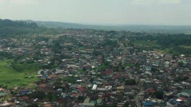 Marawi City 'deki yerleşim alanının ve binaların en üst görüntüsü. Lanao del Sur. Mindanao, Filipinler.