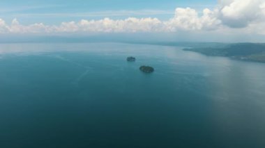 Lanao del Sur 'daki Lanao Gölü' nün içindeki iki adanın hava araştırması. Mindanao, Filipinler.