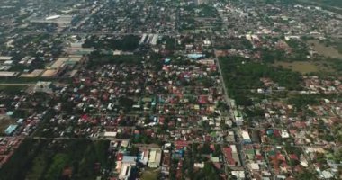 Şehir manzarası: General Santos City 'nin modern binaları ve evleri. Mindanao, Filipinler. Şehir manzarası.
