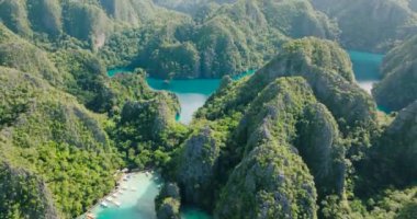 Koron, Palawan 'daki Kayangan Gölü' nün havadan görüntüsü. Filipinler.
