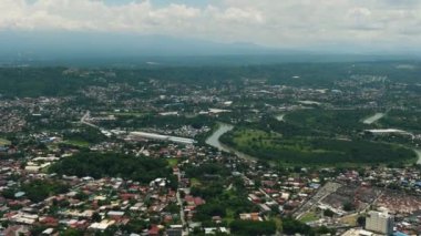 Güzel ticari binaların havadan manzarası. Davao Şehri, Mindanao, Filipinler.