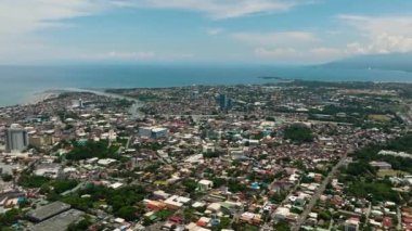 Duvarda, Davao şehrinin bu çarpıcı manzarasına uç. Mindanao, Filipinler.