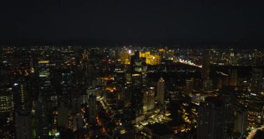 Geceleyin Makati Şehri. Metro Manila 'daki Skyline. Filipinler. 5 bin..