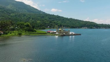 Lanao del Sur 'daki Lanao Gölü üzerinde uçuyor. Mindanao, Filipinler.