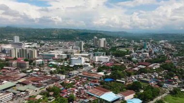 Modern binaları ve yerleşim alanı olan Cagayan de Oro şehri. Kuzey Mindanao, Filipinler.