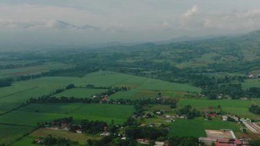 Filipinler 'de çiftçi köyü ve tarım arazisi olan tropik bir dağ eyaleti. Mindanao..