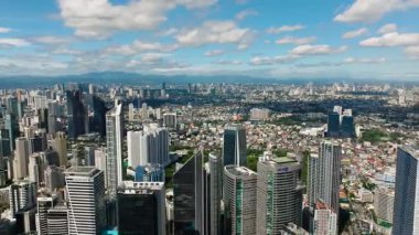 Kentsel yayılmaya geniş bir bakış açısı, yerleşim alanlarının ve otoyol sistemlerinin altını çizmek. Metro Manila, Filipinler.