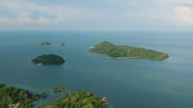 Mercanlı mavi denizli adalar grubu. Bir zamanlar Islas. Zamboanga 'da. Mindanao, Filipinler.