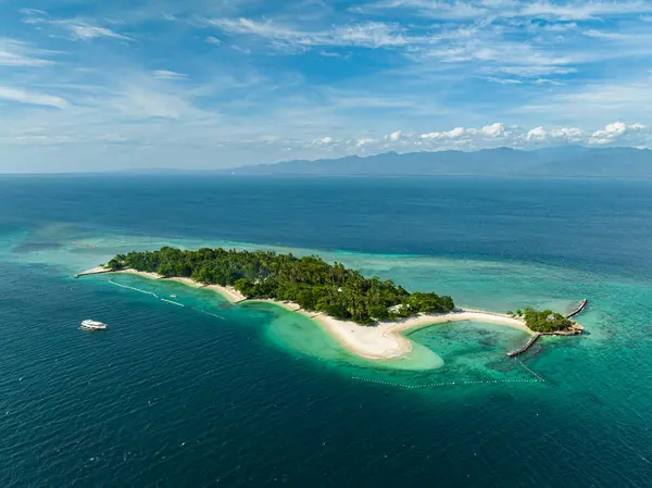 Samal Adası 'ndaki Buenavista Adası Tatil Köyü. Davao, Filipinler. Seyahat kavramı.