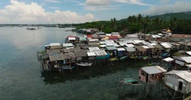 Zamboanga 'da deniz aşırı geleneksel Stilt evleri. Mindanao, Filipinler.