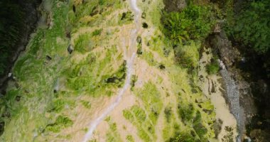 Bilawa Mainit Sıcak Şelalesi. Maco, Davao de Oro. Filipinler